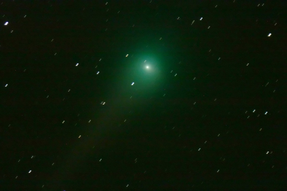  [Comet Lulin (2007/N3) in Leo] 